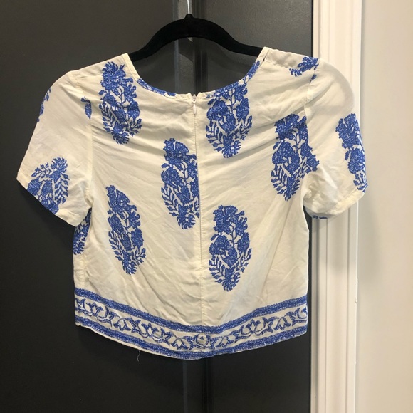 Feather Pattern Crop Top - Picture 2 of 3